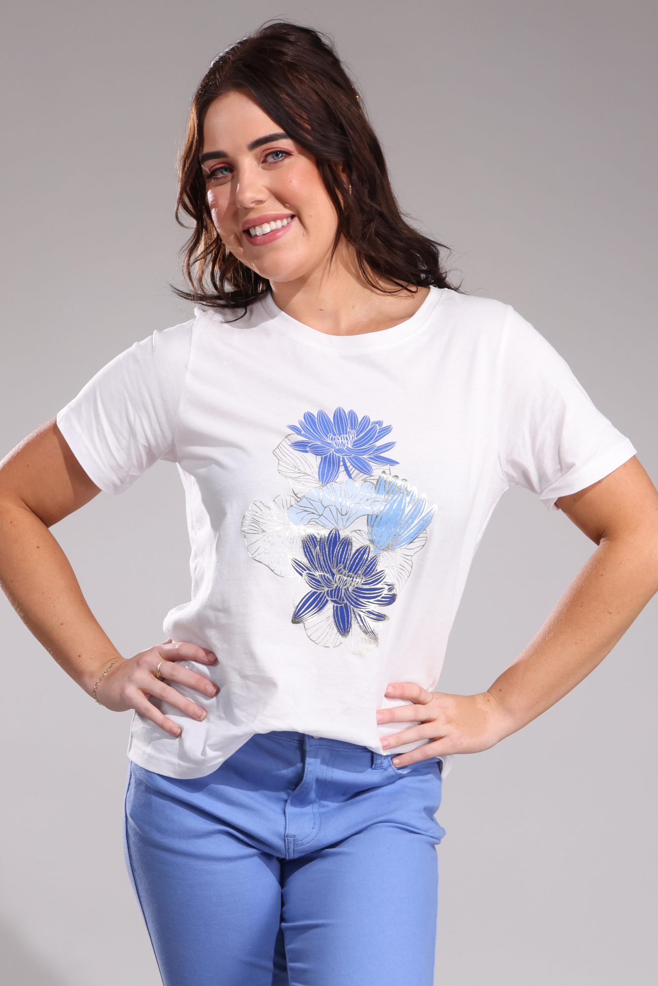 3408A1|BLUE LILLIES ON WHITE